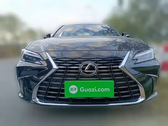 Lexus ES 2025 (22800 км)
