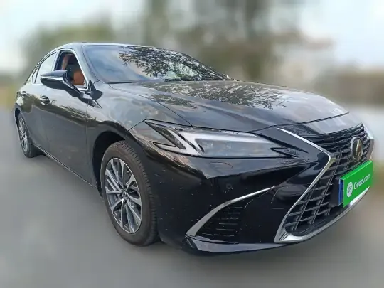 Lexus ES 2025 (22800 км)
