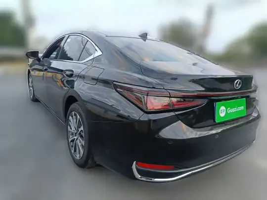 Lexus ES 2025 (22800 км)