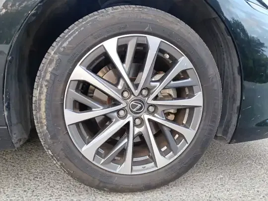 Lexus ES 2025 (22800 км)