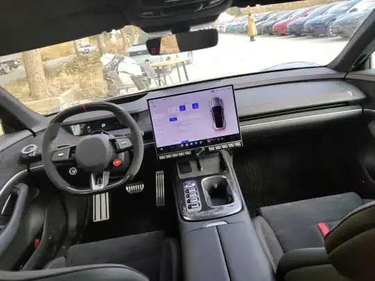 Xiaomi Auto SU7 Ultra 2025 (7400 км)