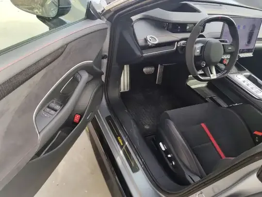 Xiaomi Auto SU7 Ultra 2025 (7400 км)