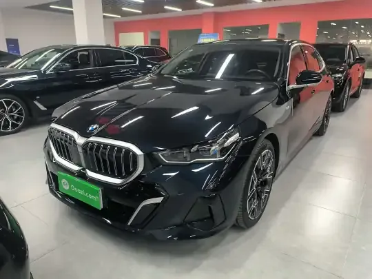 BMW 5 Series 2025 (4200 км)