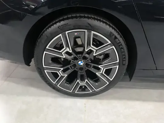 BMW 5 Series 2025 (4200 км)