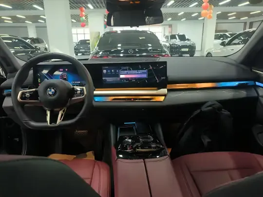 BMW 5 Series 2025 (4200 км)