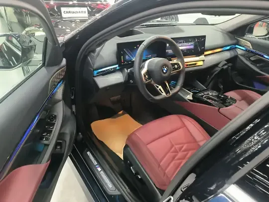 BMW 5 Series 2025 (4200 км)