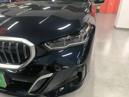 BMW 5 Series 2025 (4200 км)