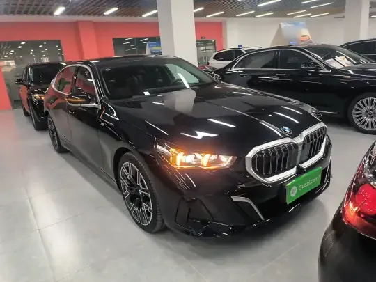 BMW 5 Series 2025 (4200 км)