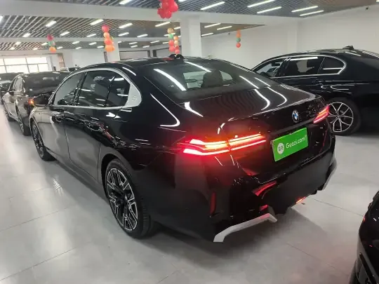 BMW 5 Series 2025 (4200 км)