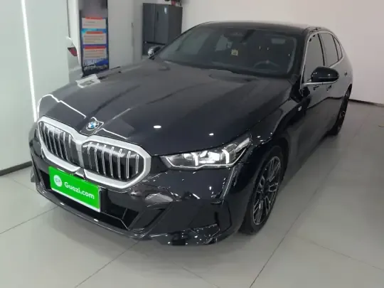 BMW 5 Series 2025 (8300 км)