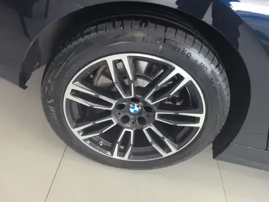 BMW 5 Series 2025 (8300 км)