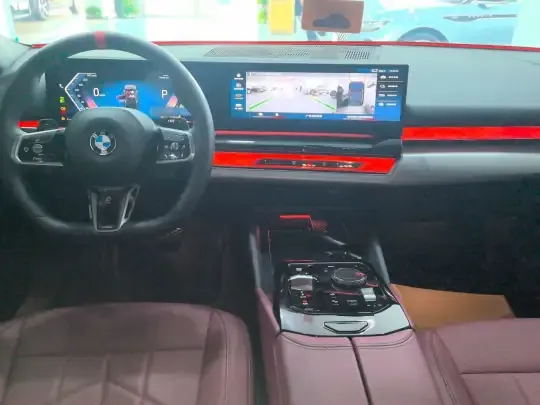 BMW 5 Series 2025 (8300 км)