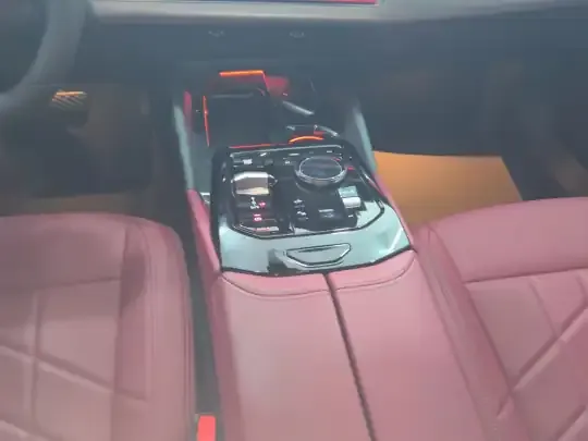 BMW 5 Series 2025 (8300 км)