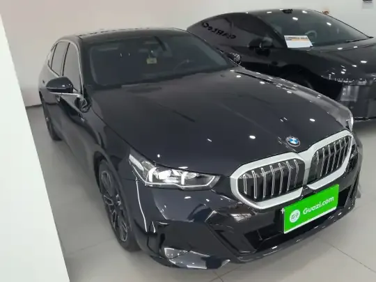 BMW 5 Series 2025 (8300 км)
