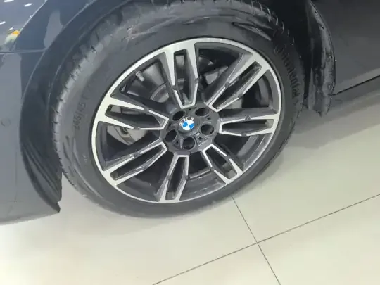 BMW 5 Series 2025 (8300 км)