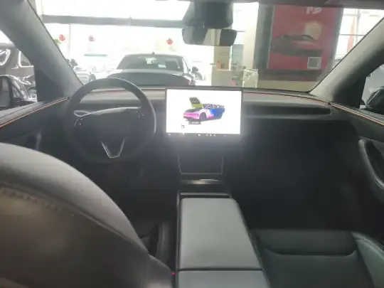 Tesla Model Y 2025 (31400 км)