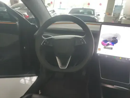 Tesla Model Y 2025 (31400 км)