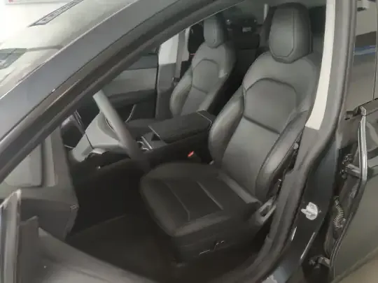 Tesla Model Y 2025 (31400 км)