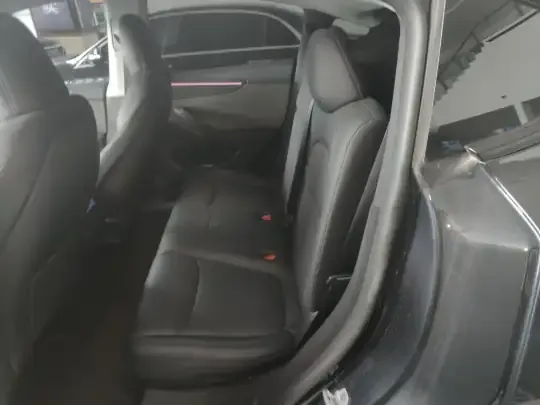 Tesla Model Y 2025 (31400 км)