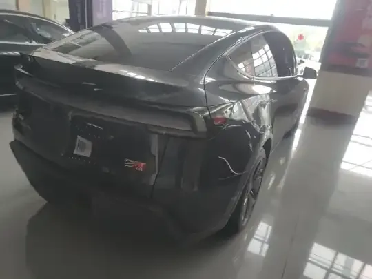 Tesla Model Y 2025 (31400 км)