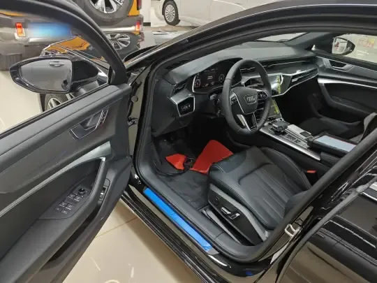 Audi A6L 2025 (1200 км)