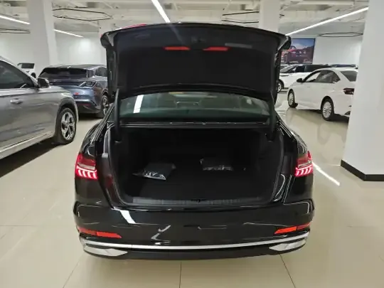 Audi A6L 2025 (1200 км)