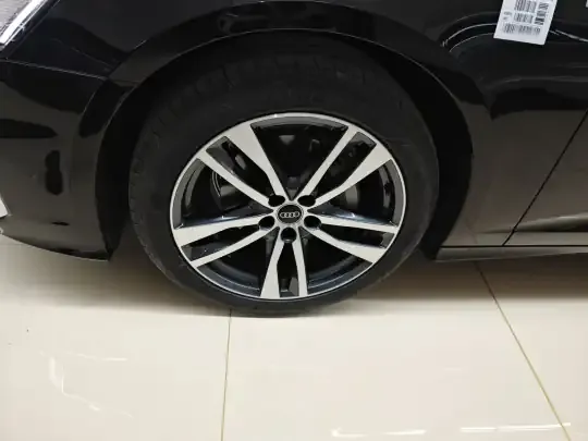 Audi A6L 2025 (1200 км)