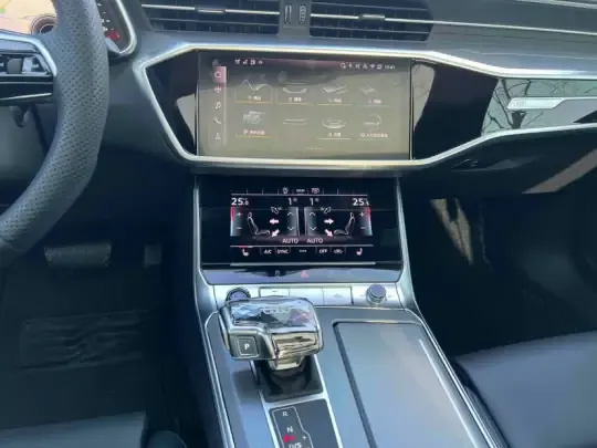 Audi A6L 2025 (5600 км)