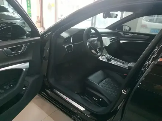 Audi A6L 2025 (5600 км)