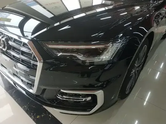 Audi A6L 2025 (5600 км)