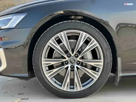 Audi A6L 2025 (5600 км)