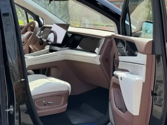 BYD Xia 2025 (6400 км)