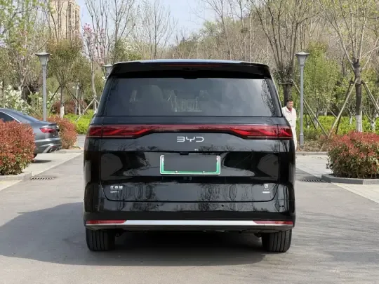 BYD Xia 2025 (6400 км)