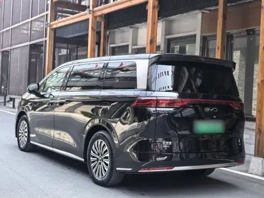 BYD Xia 2025 (3300 км)