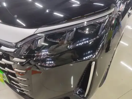 BYD Xia 2025 (3300 км)