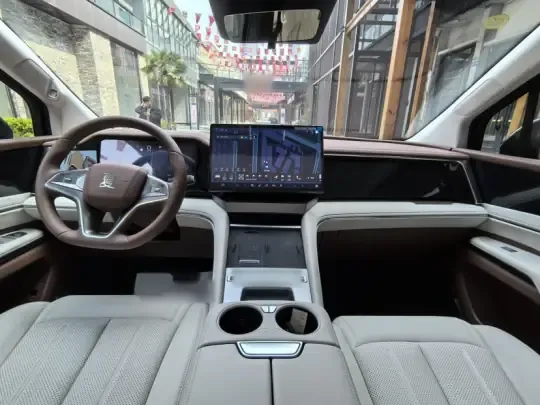 BYD Xia 2025 (3300 км)