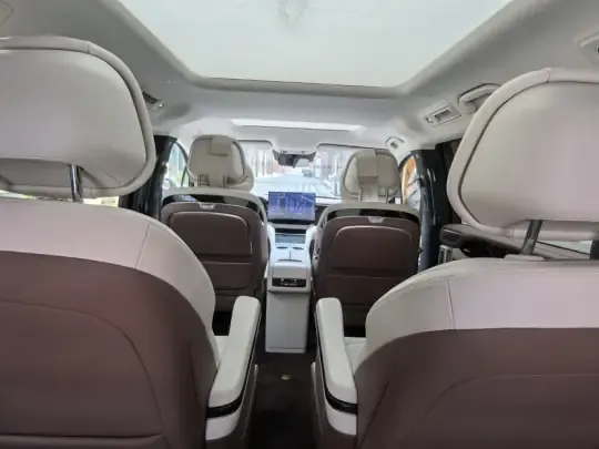 BYD Xia 2025 (3300 км)