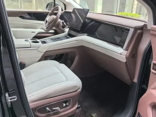 BYD Xia 2025 (3300 км)