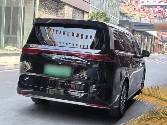 BYD Xia 2025 (3300 км)