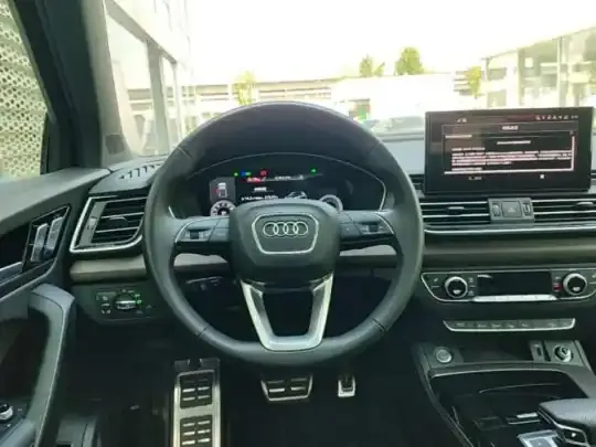Audi Q5L 2025 (8200 км)
