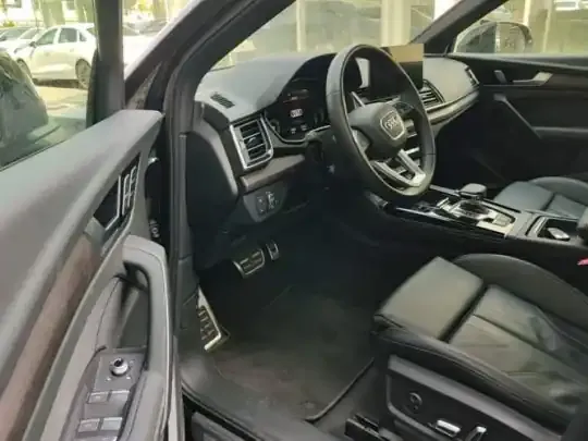 Audi Q5L 2025 (8200 км)