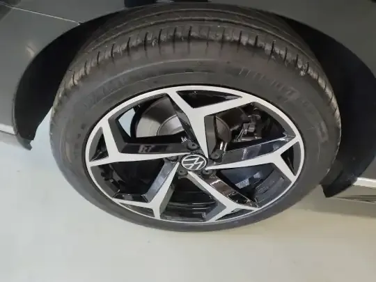 Volkswagen Magotan 2025 (2400 км)