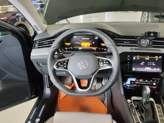 Volkswagen Magotan 2025 (2400 км)