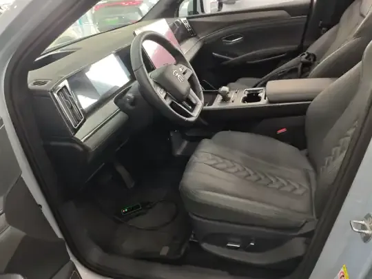 BYD Song L DM-i 2025 (4200 км)