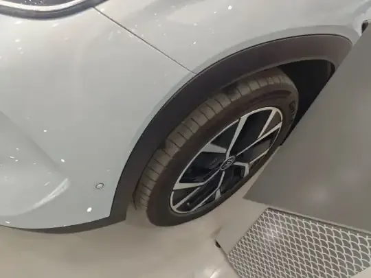 BYD Song L DM-i 2025 (4200 км)