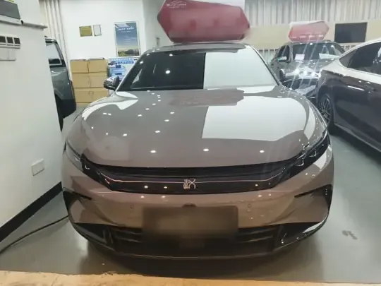 BYD Han 2025 (300 км)