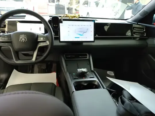 BYD Qin L 2025 (18100 км)