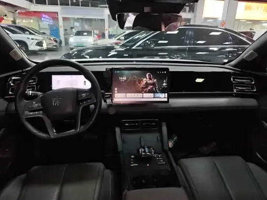 BYD Qin L 2025 (5100 км)