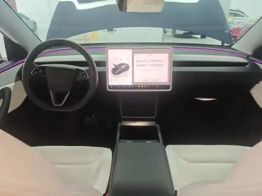 Tesla Model Y 2025 (37300 км)