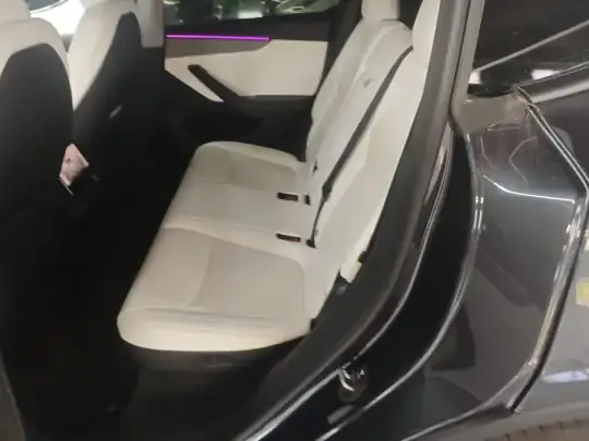 Tesla Model Y 2025 (37300 км)